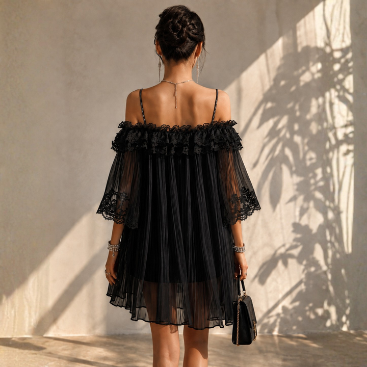 Lena | Schwarzes schulterfreies Chiffon-Minikleid mit Spitzendetails